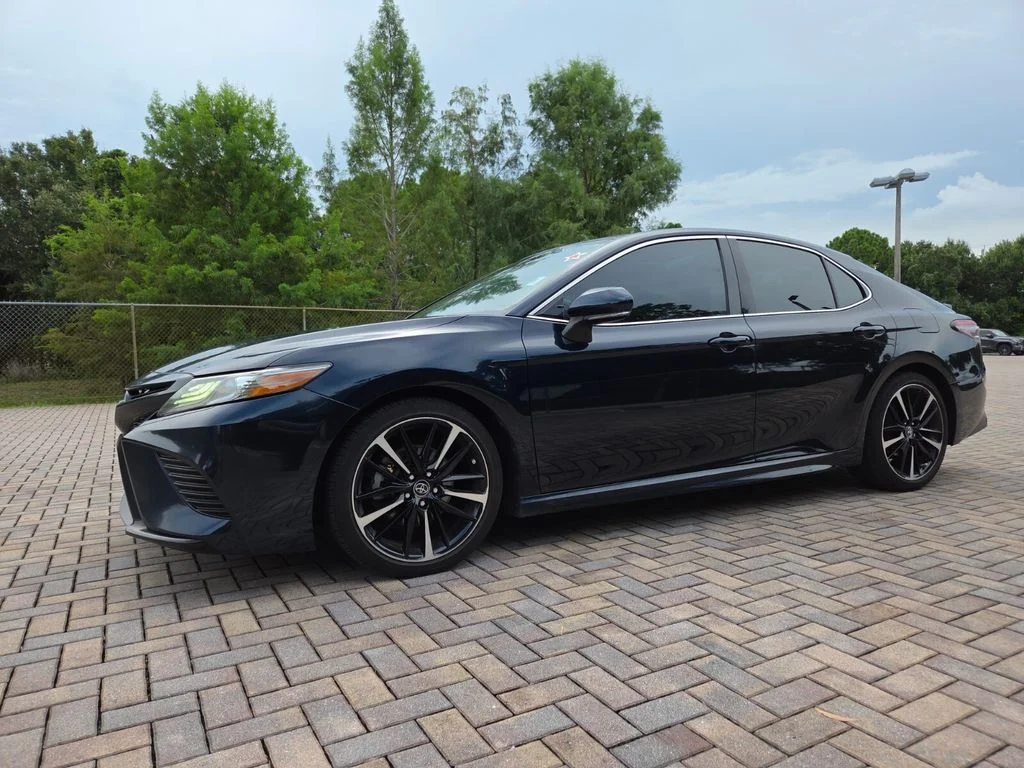 Used 2019 Blue Toyota XSE V6 image 3