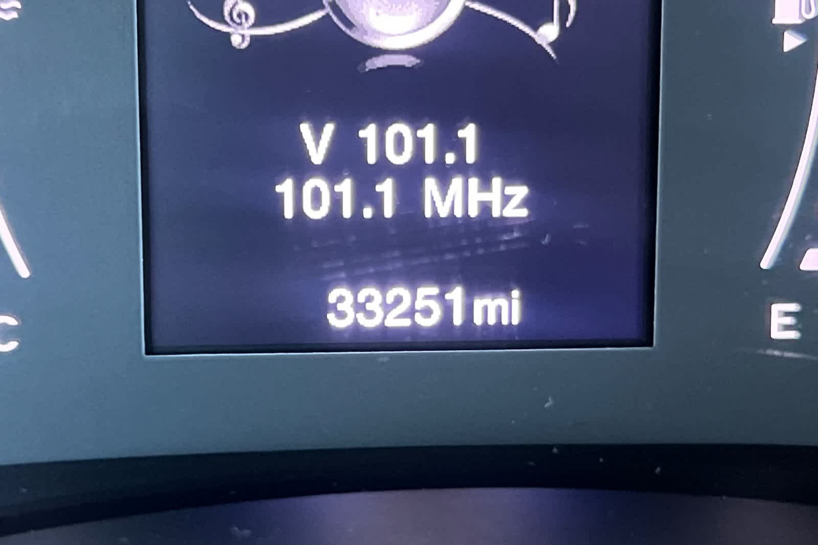 Used 2018 Solar Yellow Jeep Latitude image 28