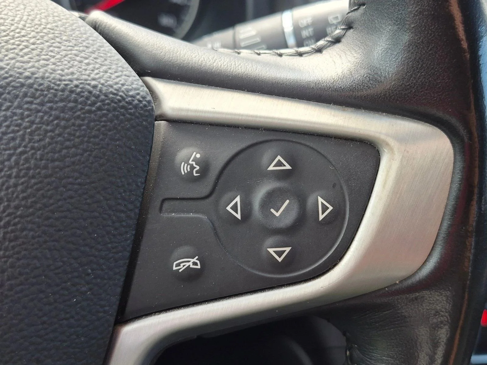 Used 2020 Summit White GMC SLE image 8