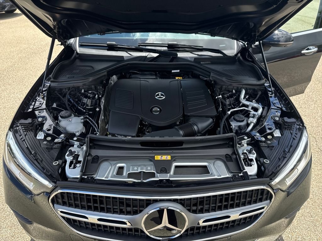 New 2026 Obsidian Black Metallic Mercedes-Benz GLC 300 image 28