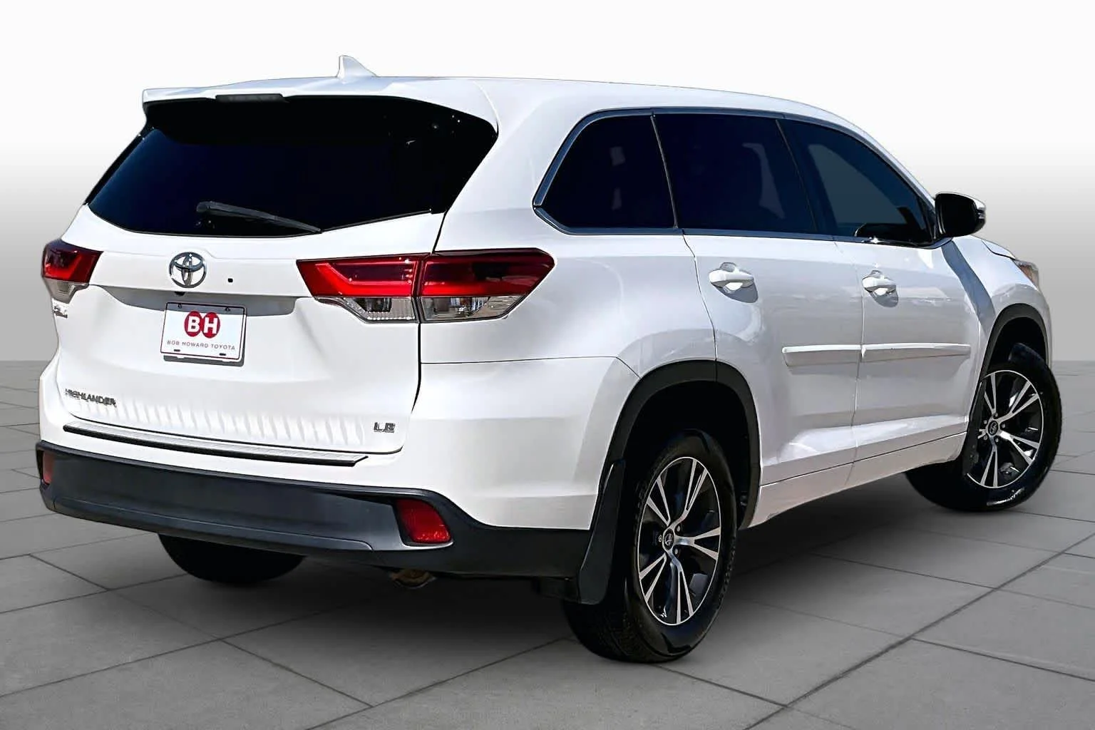 Used 2017 Blizzard Pearl Toyota LE image 13