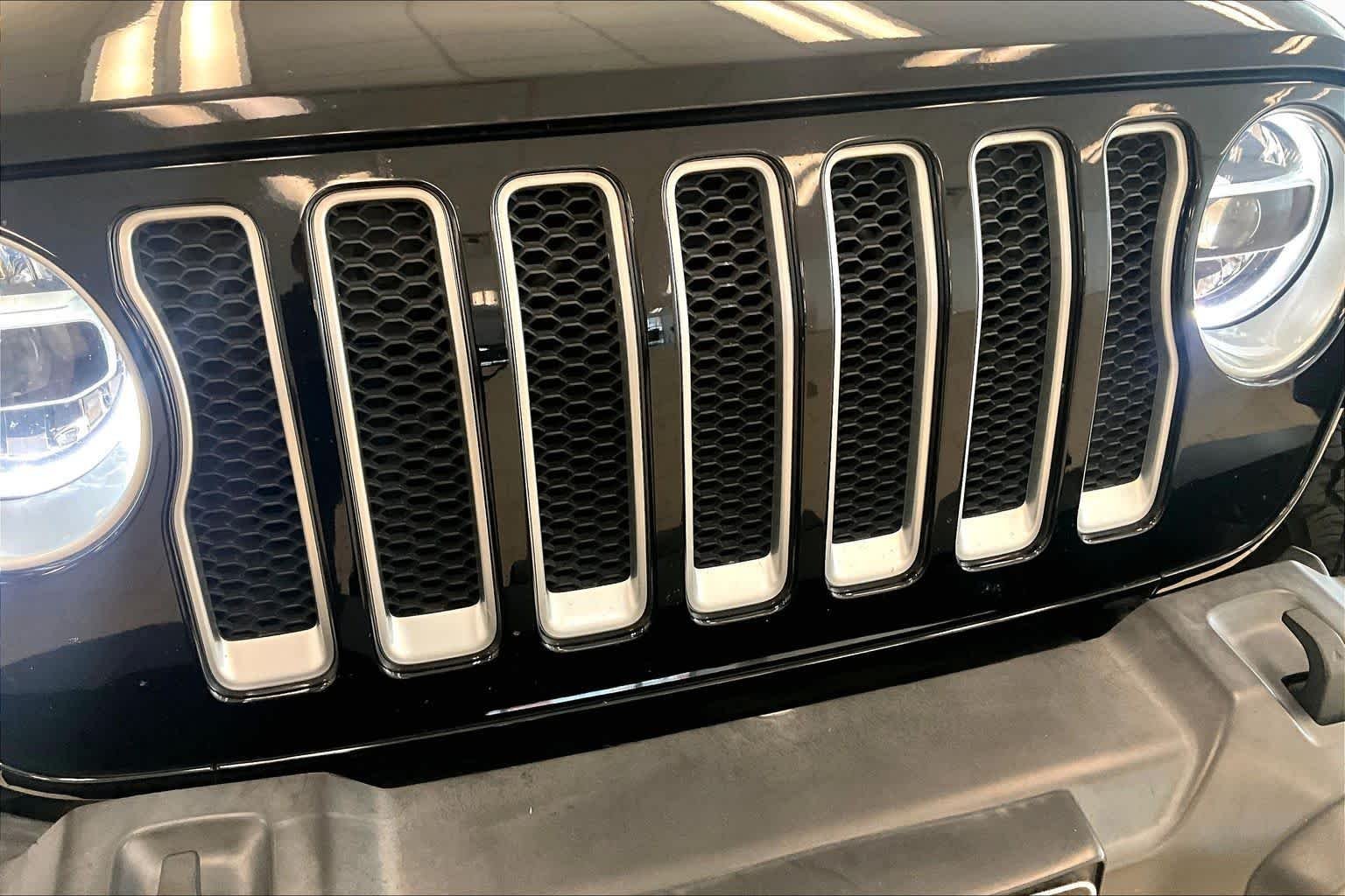 Used 2018 Black Clear Coat Jeep Sahara image 28