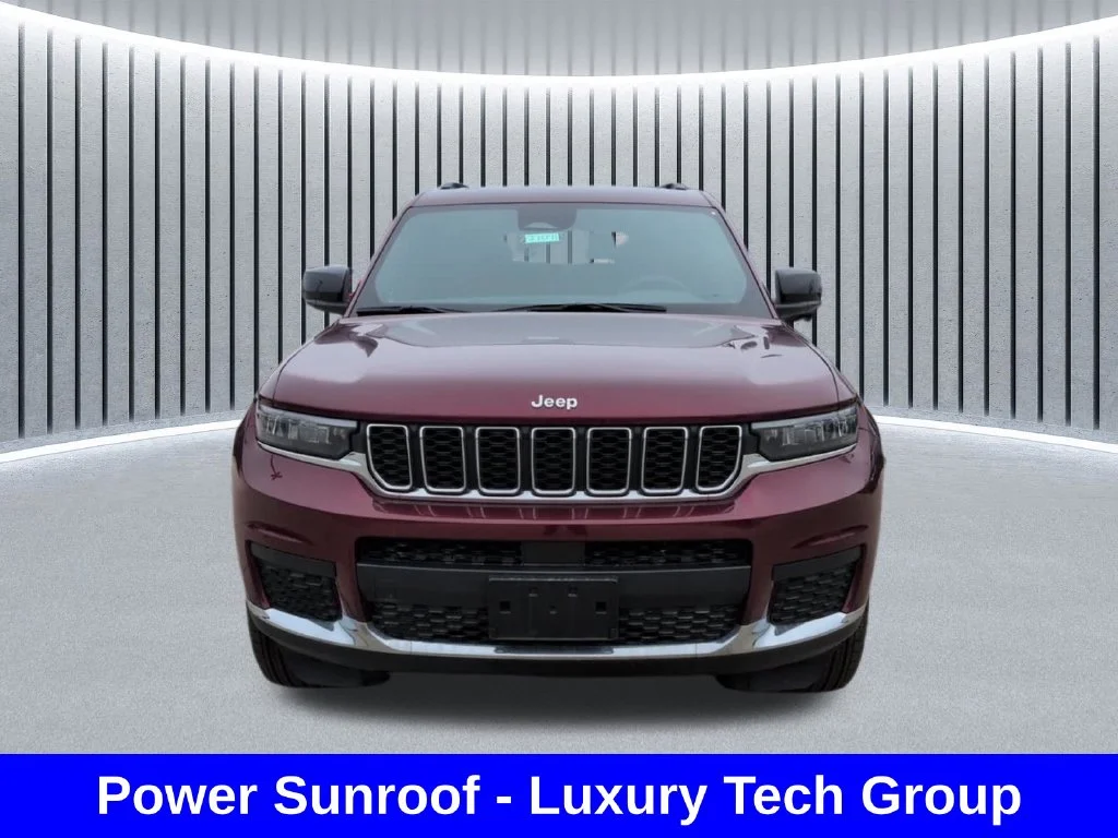 Used 2025 Red Jeep Laredo image 11