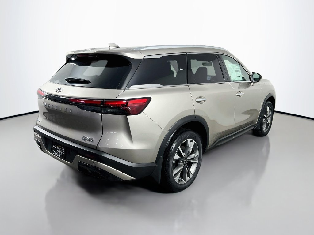 Used 2025 Warm Titanium INFINITI LUXE image 7