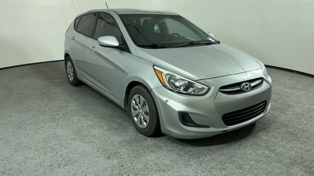 2015 Hyundai Accent GS 5-Door 6-Speed Automatic's photo