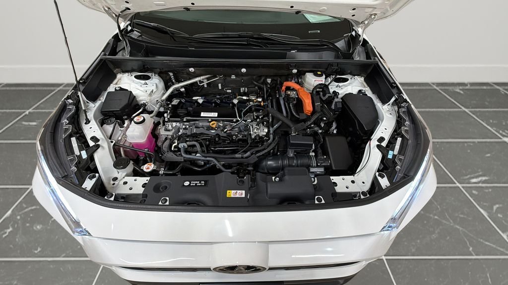 Used 2025 White Toyota XLE image 22