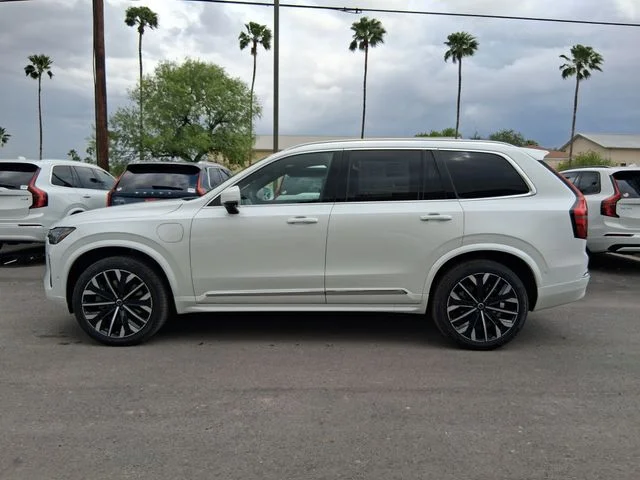 New 2026 Crystal White Volvo Plus image 3