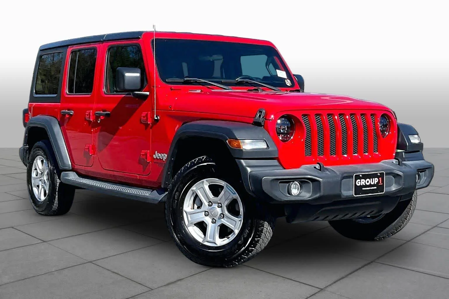 Used 2018 Firecracker Red Clearcoat Jeep Sport S image 3