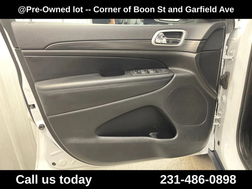 Used 2022 White Jeep Laredo X image 15