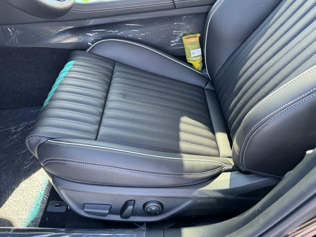 New 2026 Vik Black Genesis 2.5T Prestige image 9
