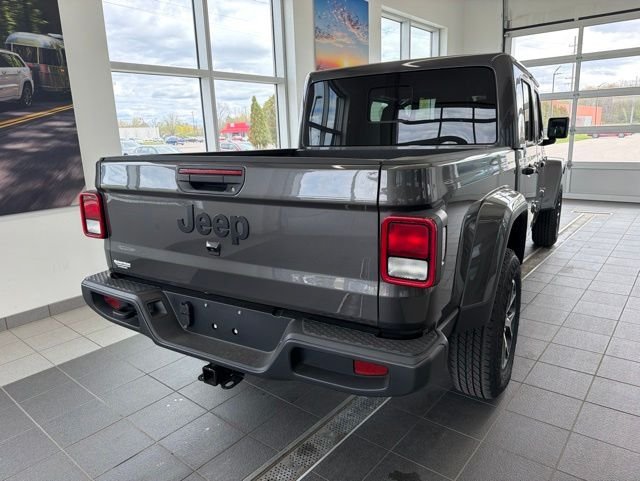 New 2026 Granite Crystal Metallic Clearcoat Jeep Sport S image 5
