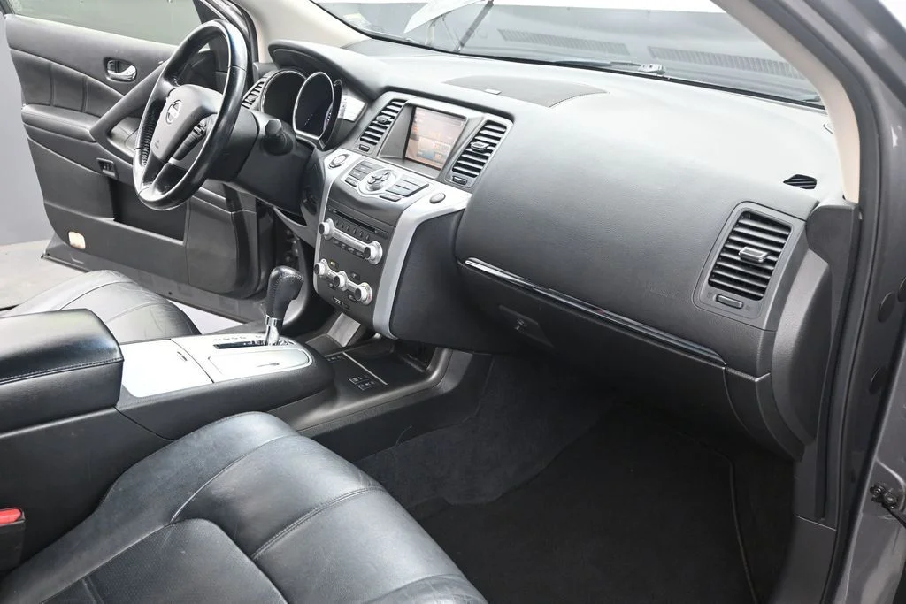 Used 2013 Gray Nissan SL image 26