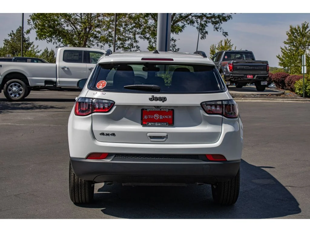 New 2026 Bright White Clearcoat Jeep Latitude image 7