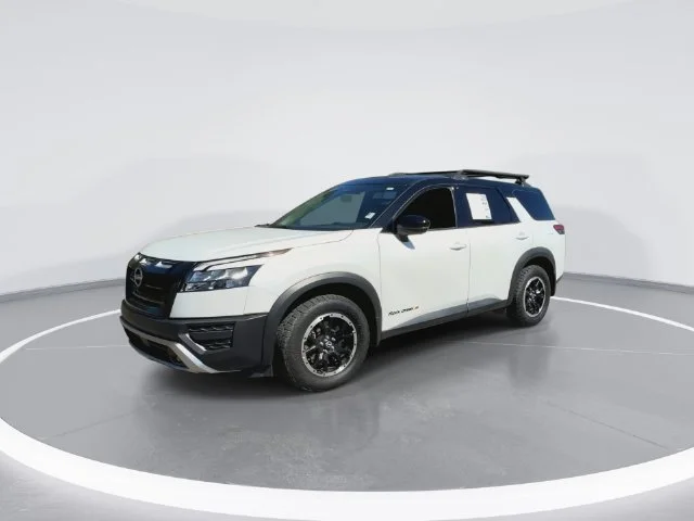Used 2025  Nissan Rock Creek image 4