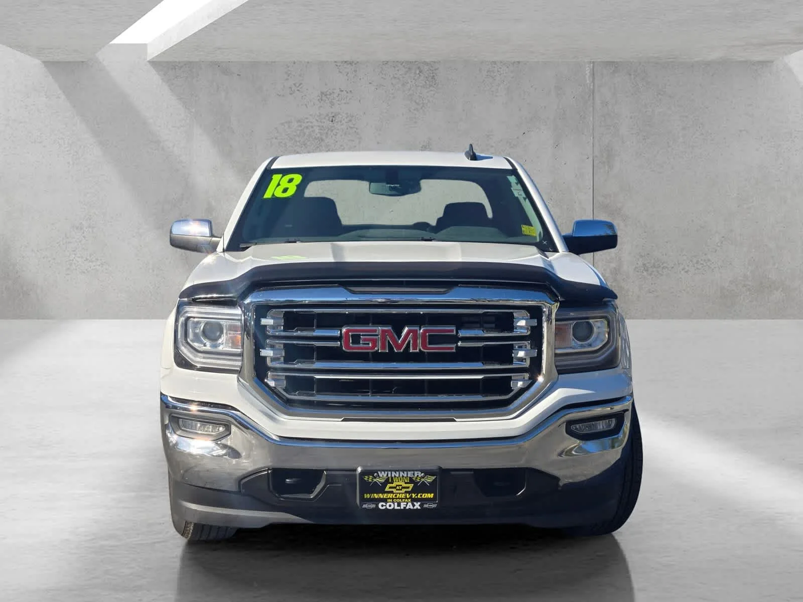 Used 2018 SUMMIT WHITE GMC SLT image 2