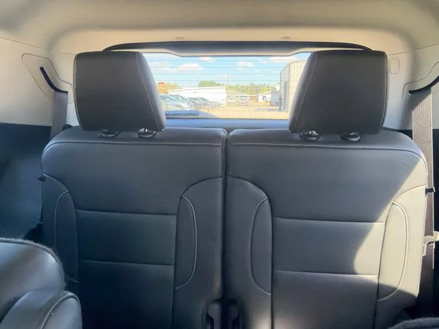 Used 2023 Silver GMC SLT image 28