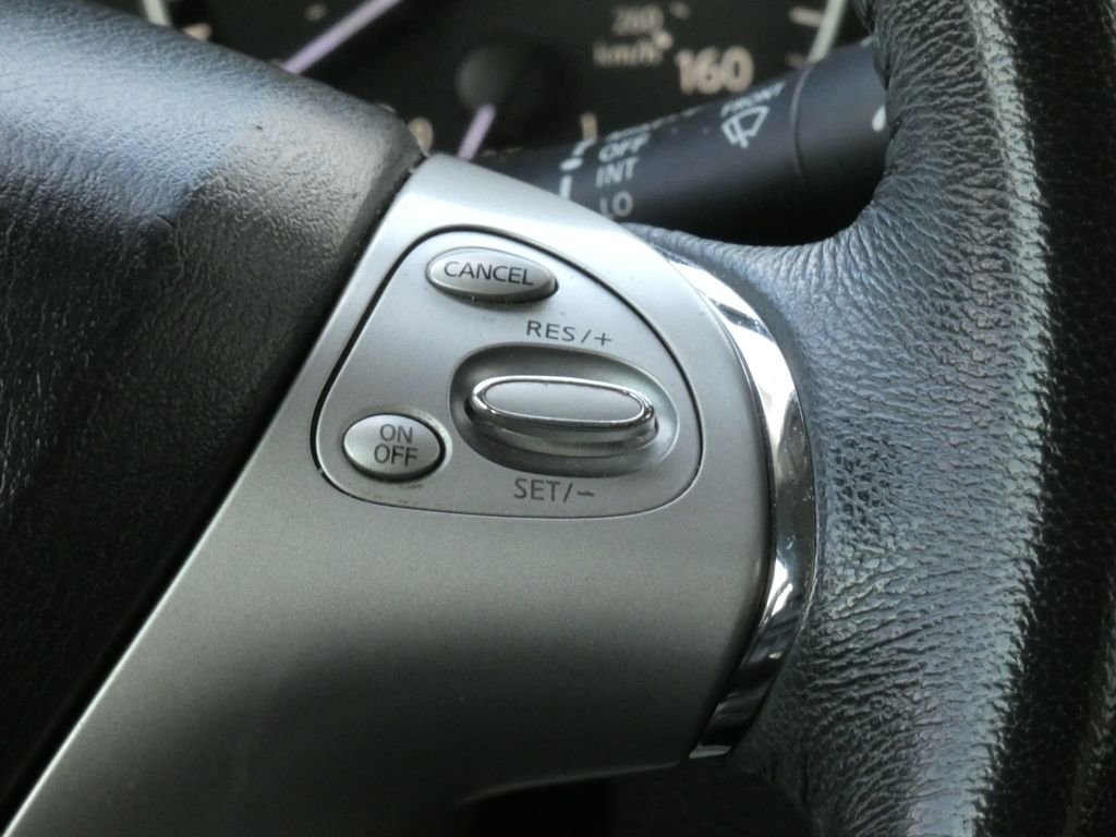 Used 2015 Silver Nissan SL image 12