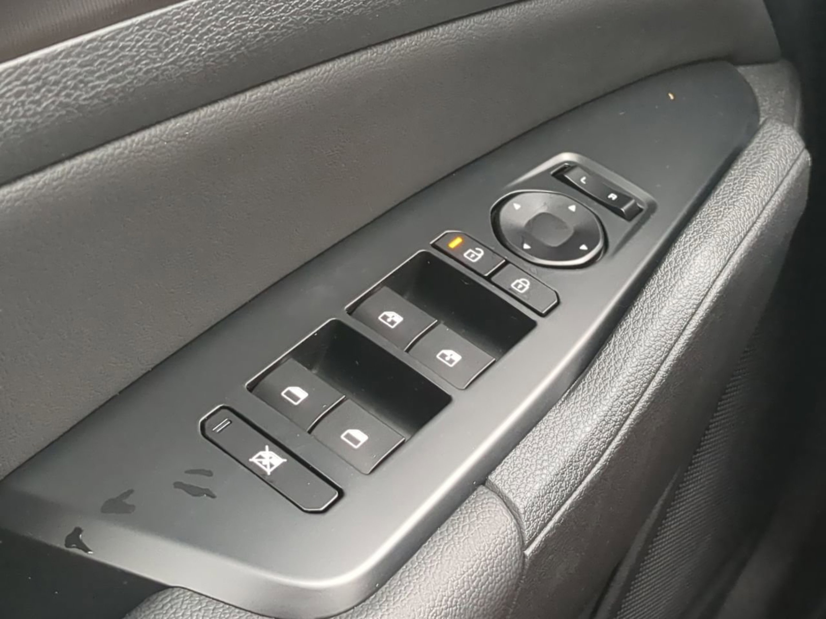 New 2026 Glacial White Pearl Kia EX image 30
