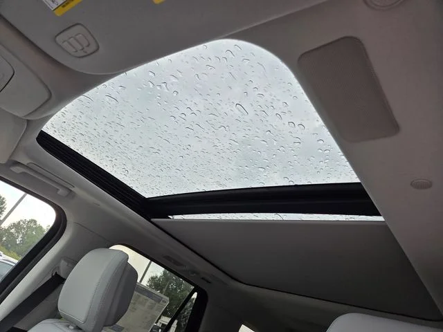 New 2027 Star White Metallic Tri-Coat Ford Platinum image 10