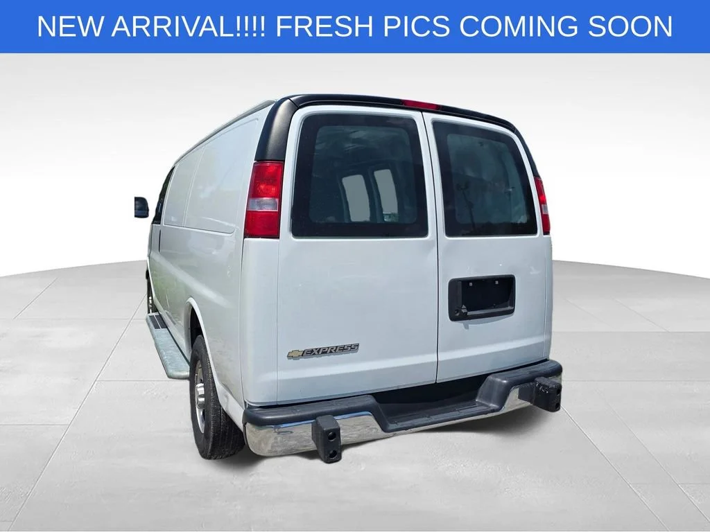 Used 2024 Summit White Chevrolet WT image 6