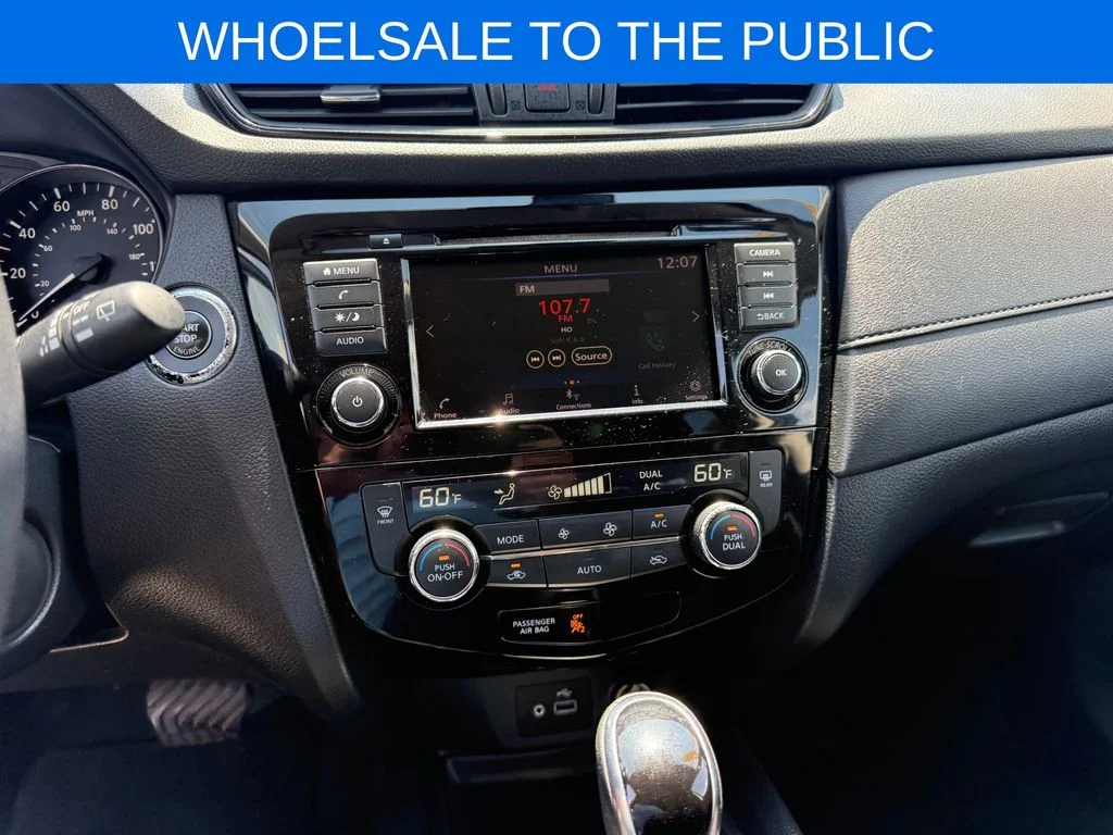 Used 2020 Blue Nissan SV image 11