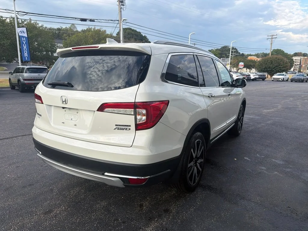 Used 2019 White Honda Touring 7-Passenger image 5