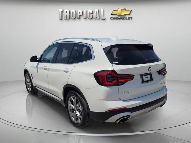 Used 2022 White BMW sDrive30i image 2