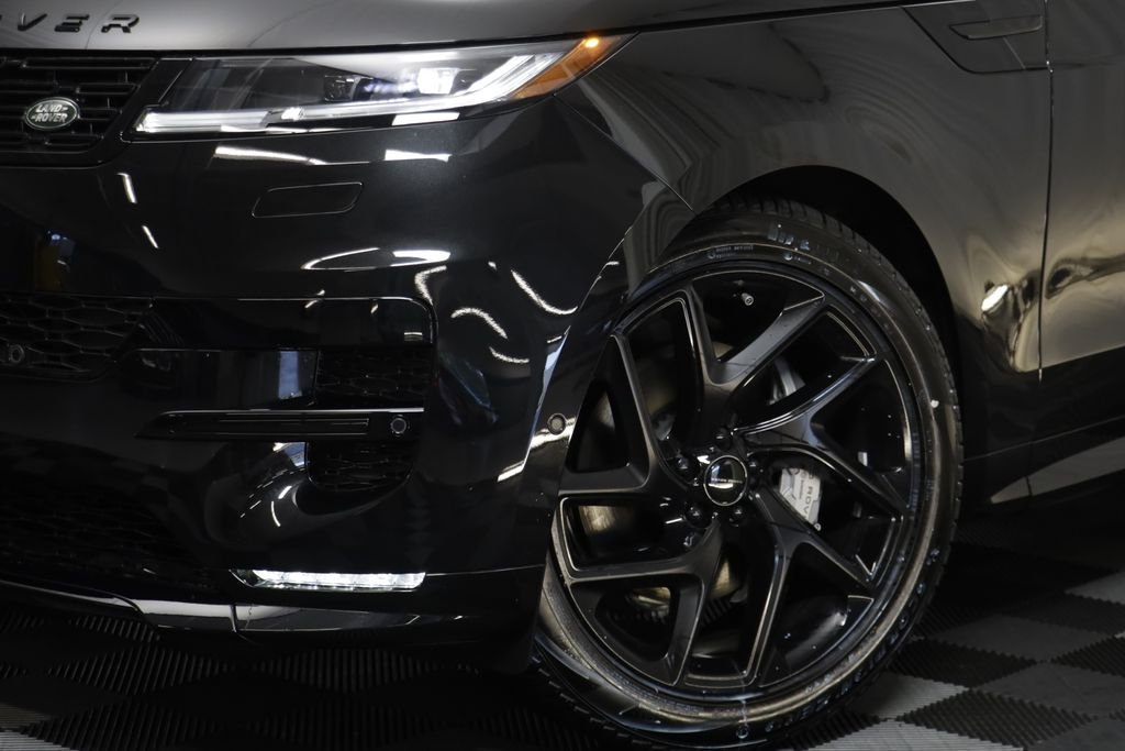 New 2026 Santorini Black LAND ROVER Dynamic SE image 4
