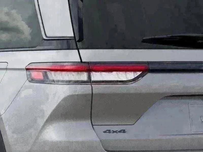 New 2026 Silver Zynith Exterior Paint Jeep Altitude image 60
