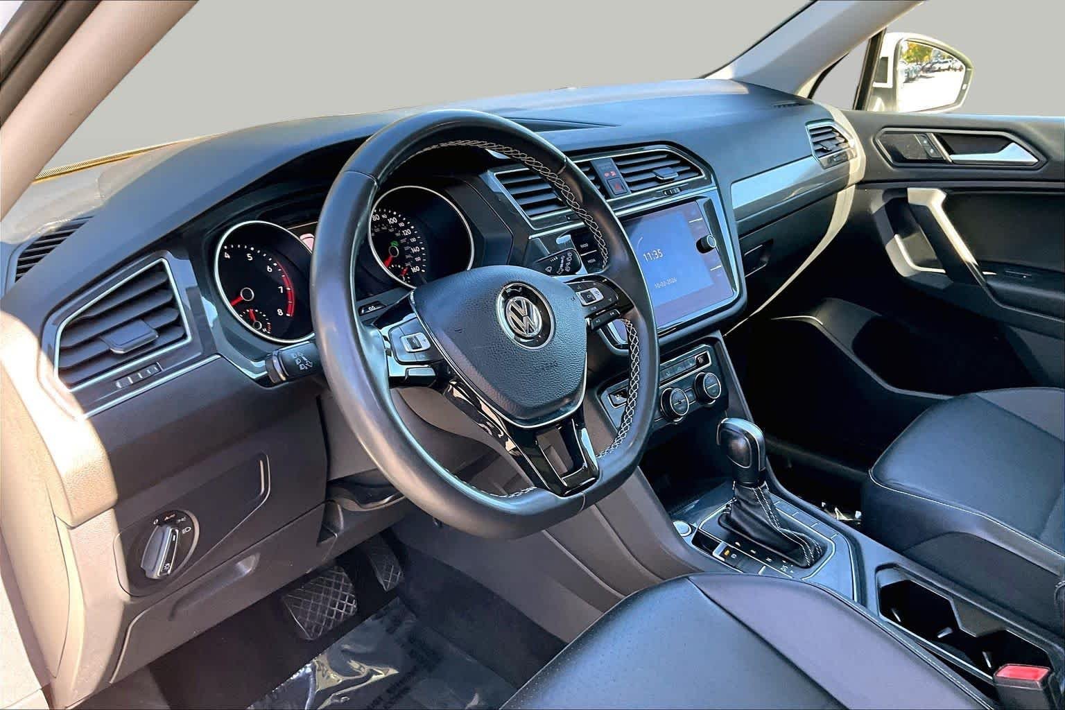Used 2021  Volkswagen SE image 18