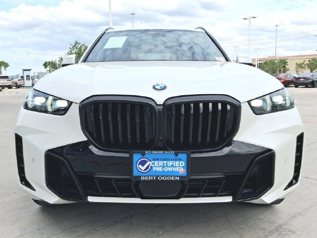 Used 2026 White BMW sDrive40i image 3