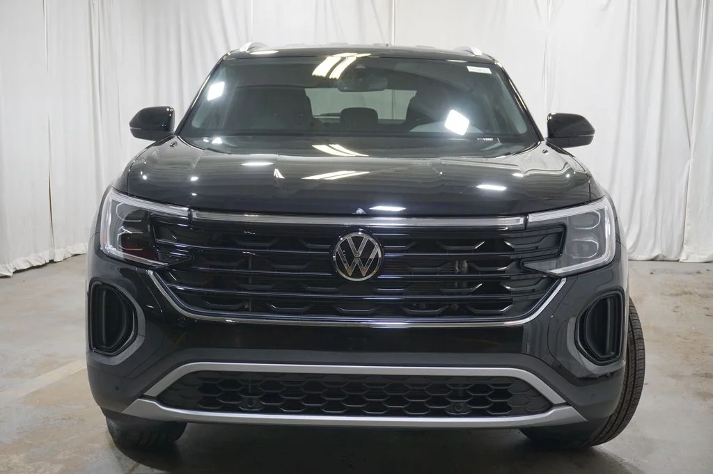New 2026 Black Volkswagen 2.0T SE w/Technology image 4