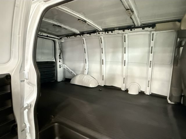 2025 Chevrolet Express Cargo Work Van - Photo 24