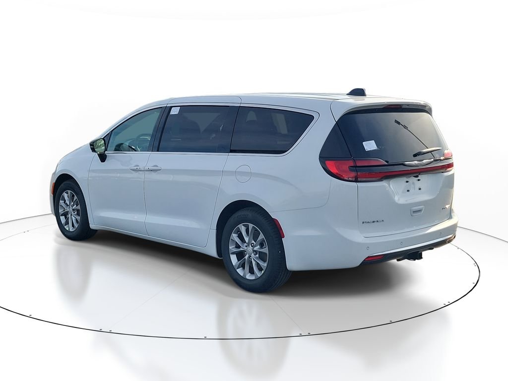 New 2026 Bright White Clear-Coat Exterior Paint Chrysler Limited image 3