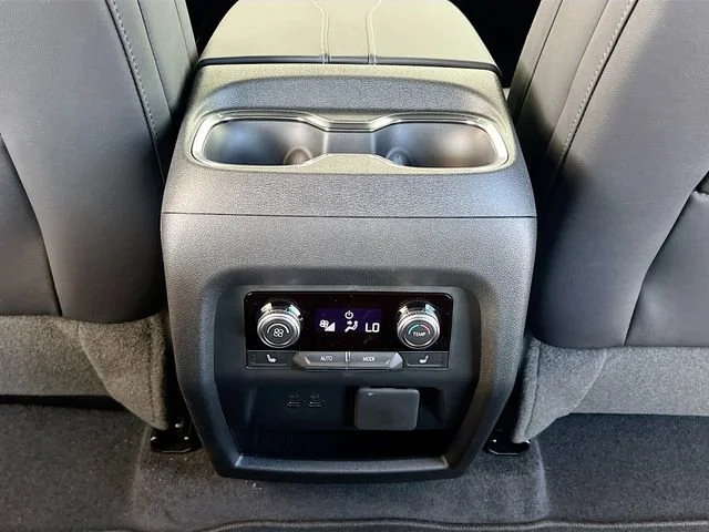 2026 GMC Acadia Elevation - Photo 18