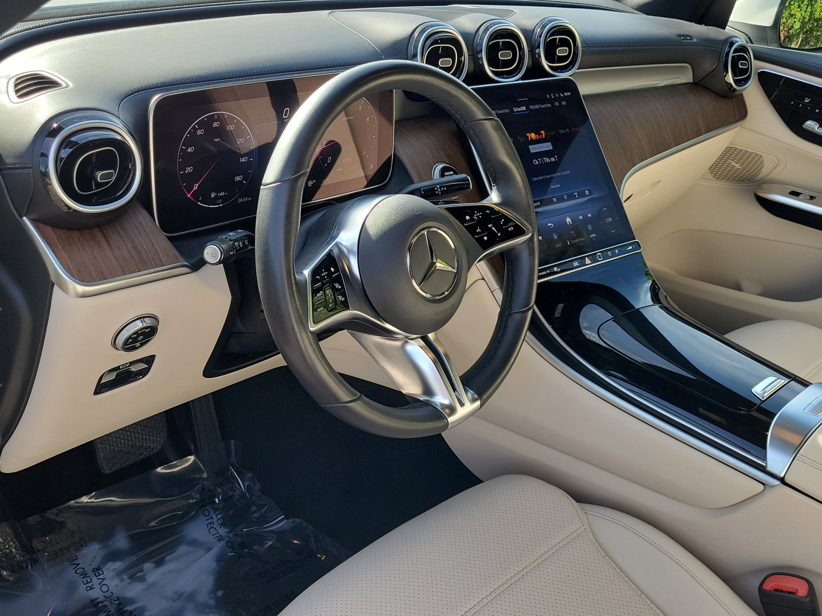 Used 2025 Polar White Mercedes-Benz GLC 300 image 18