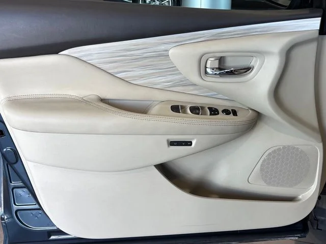 Used 2017 Blue Nissan Platinum image 16