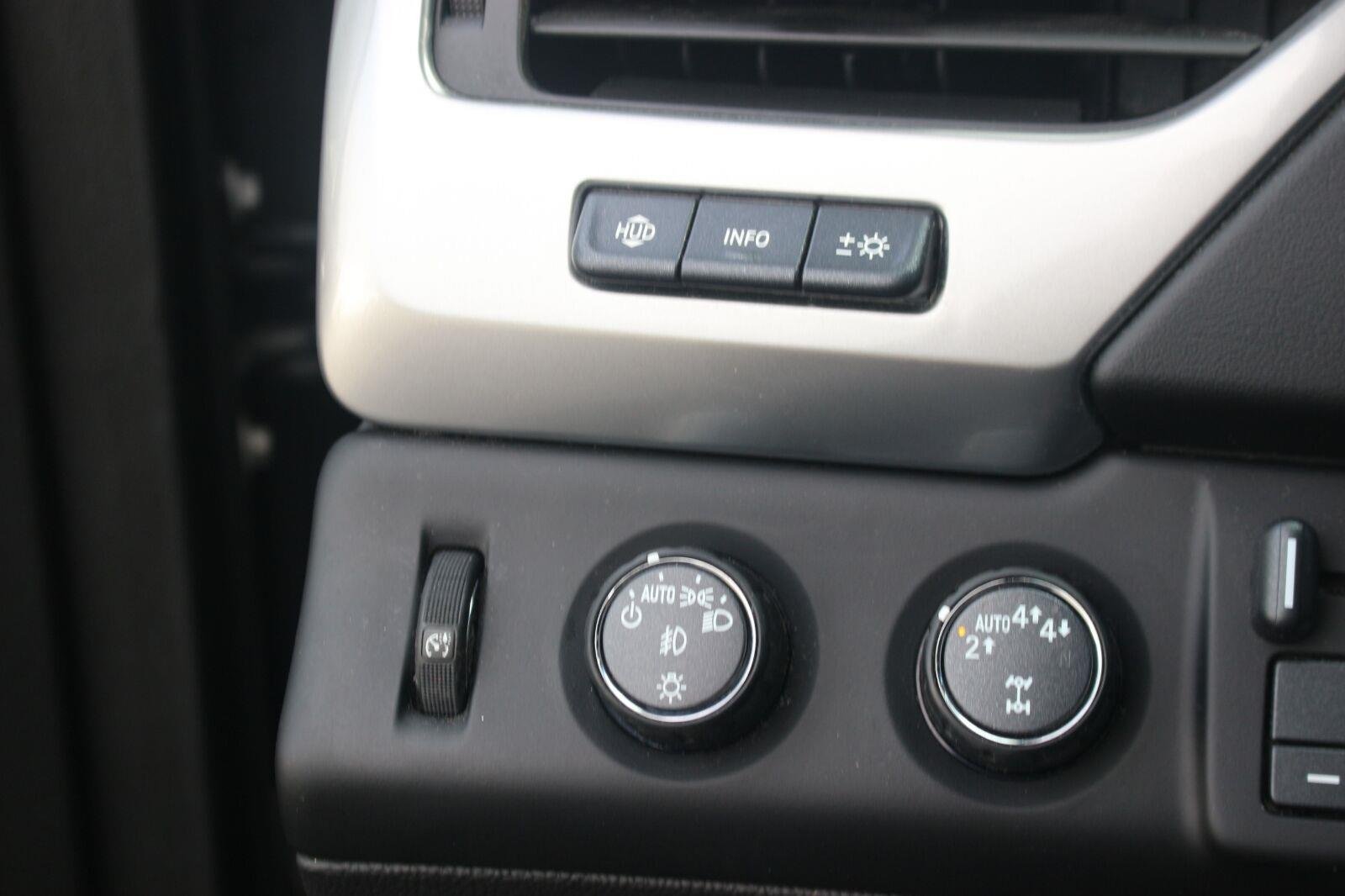Used 2020 BLACK Chevrolet Premier image 20