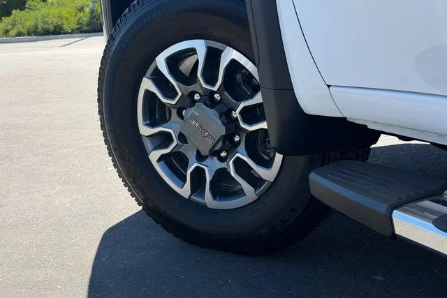 New 2026 Summit White GMC SLE image 15
