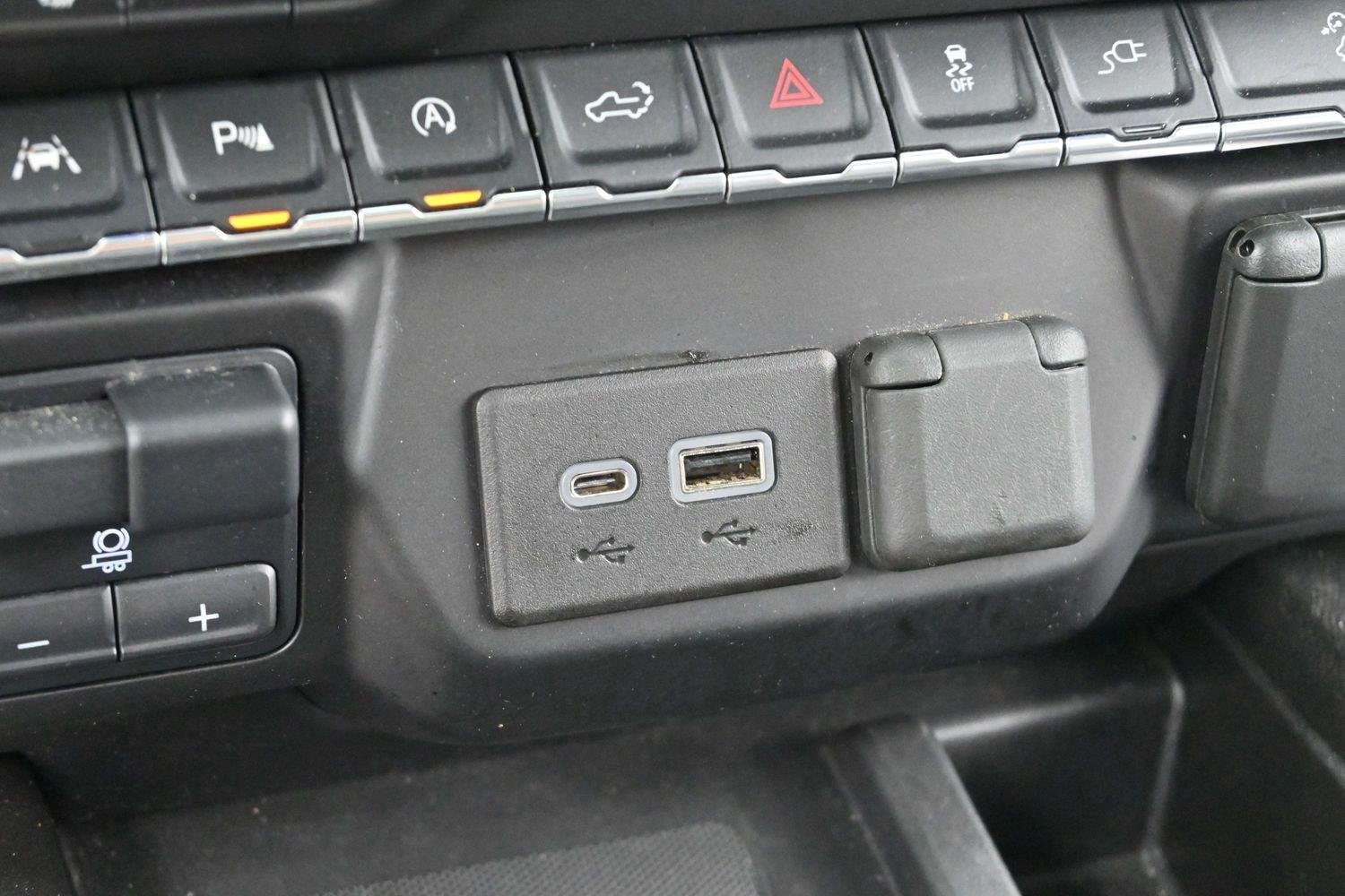 Used 2021 Summit White GMC AT4 image 26