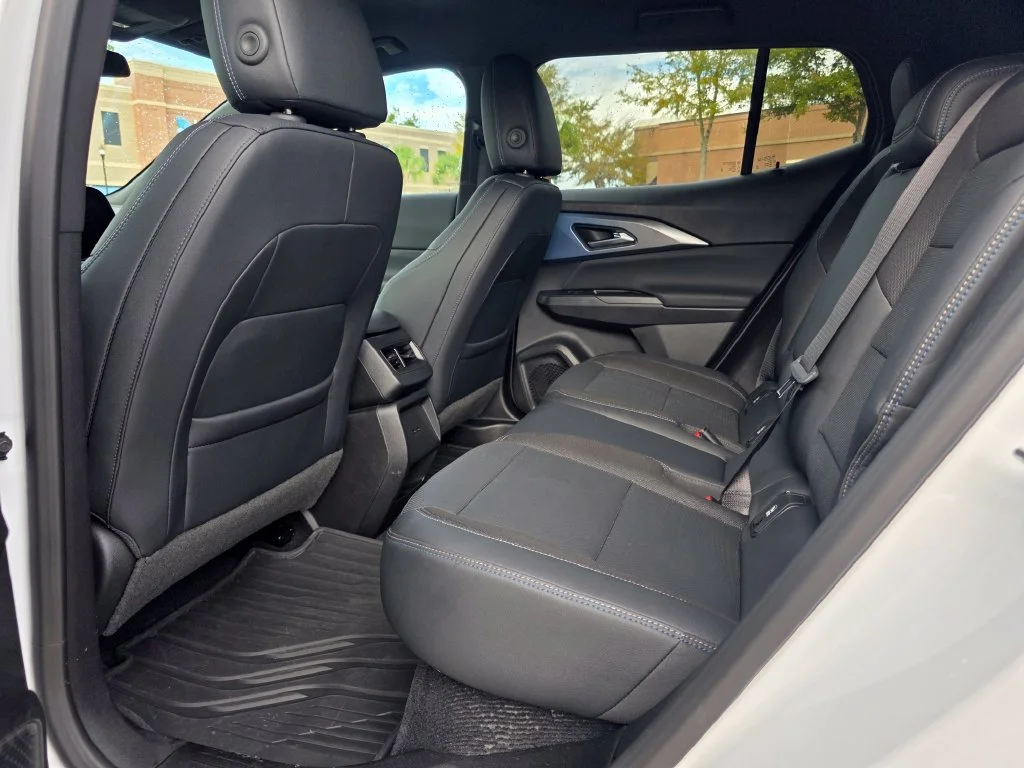 Used 2024 Summit White Chevrolet 2LT image 30