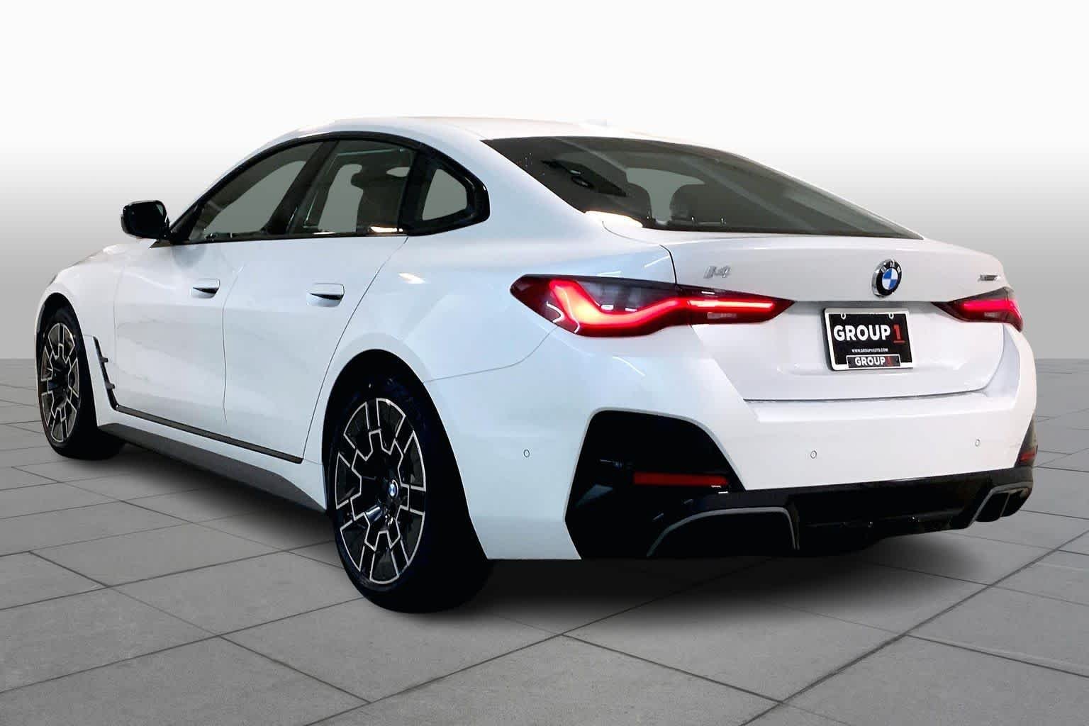 New 2026 Mineral White Metallic BMW xDrive40 image 12