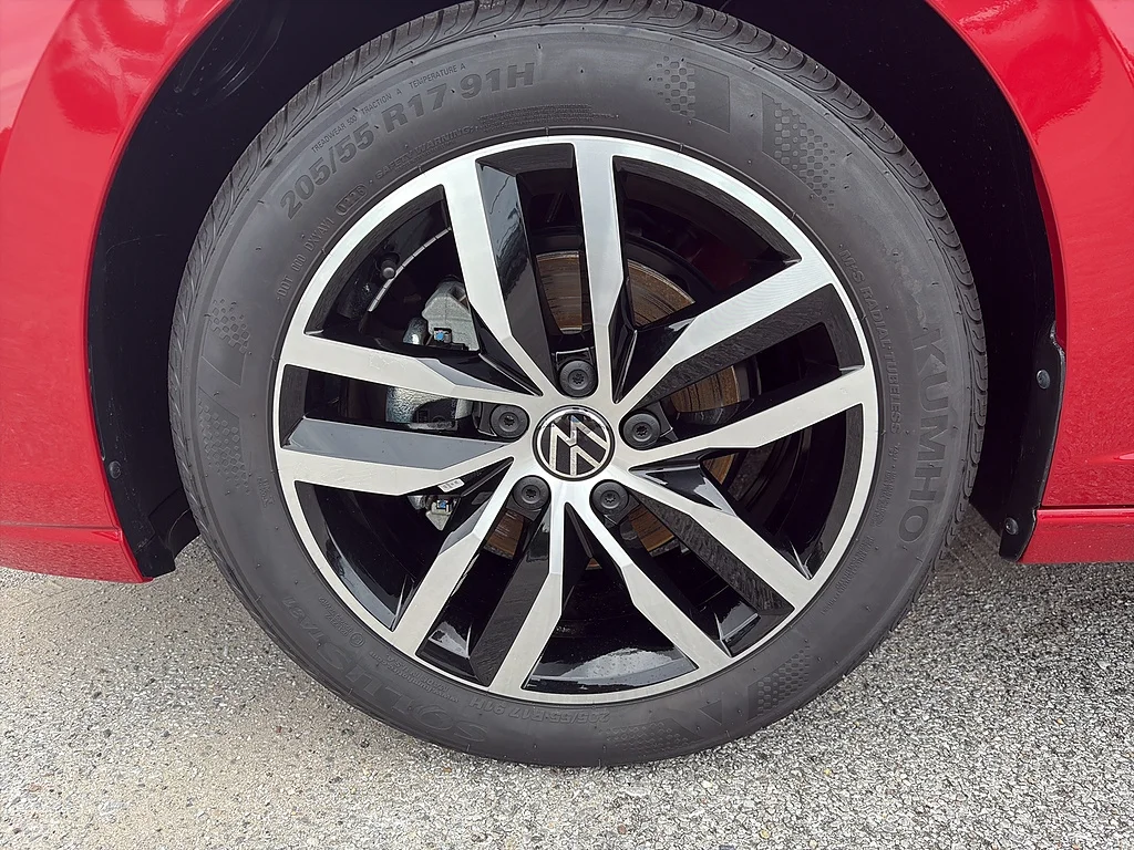 New 2026 Kings Red Metallic Volkswagen SE Auto image 9