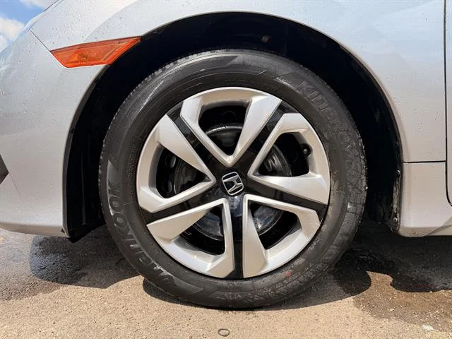 Certified Used 2016 Lunar Silver Metallic Honda LX image 9