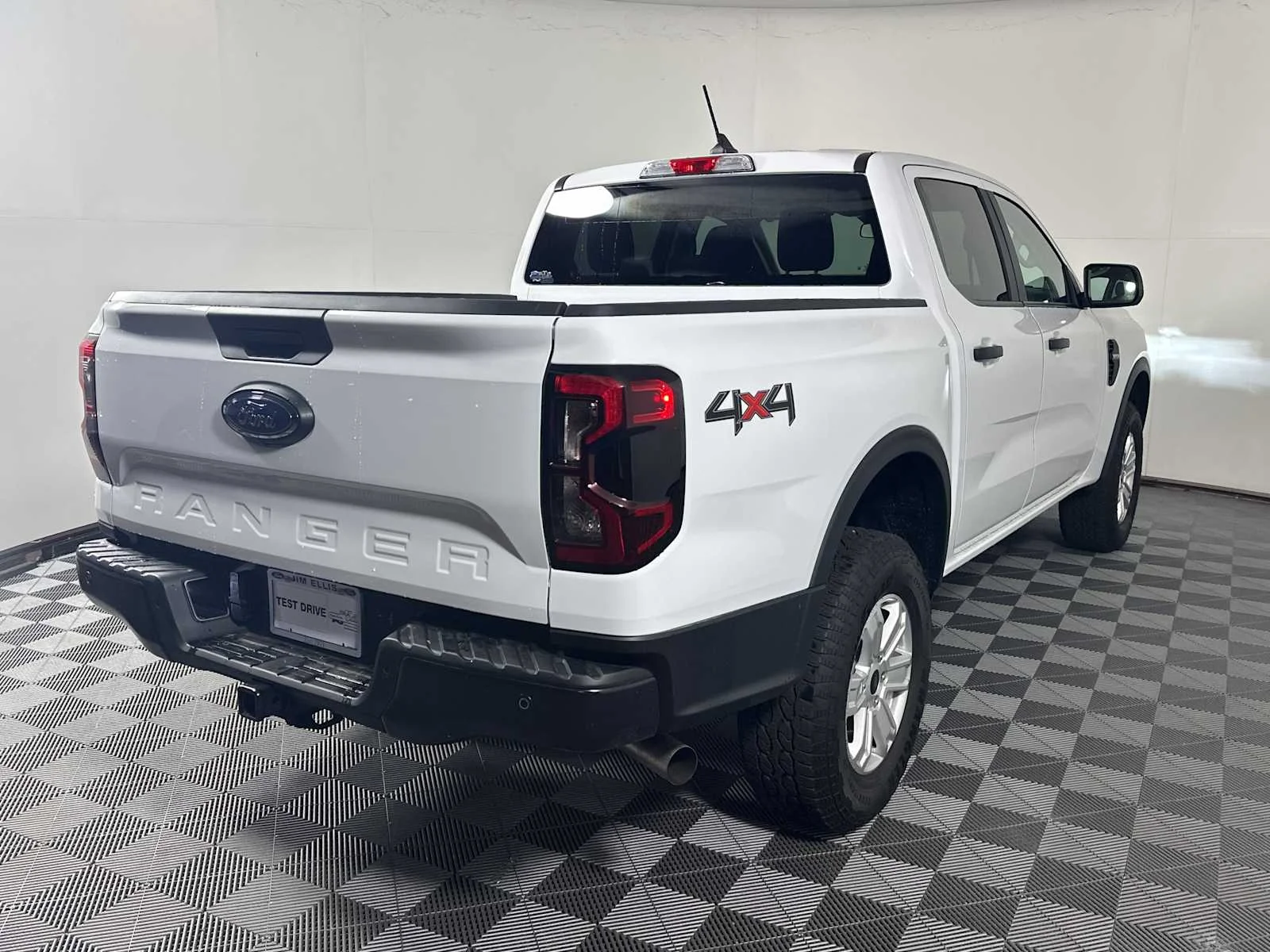 New 2025 Oxford White Ford XL image 8