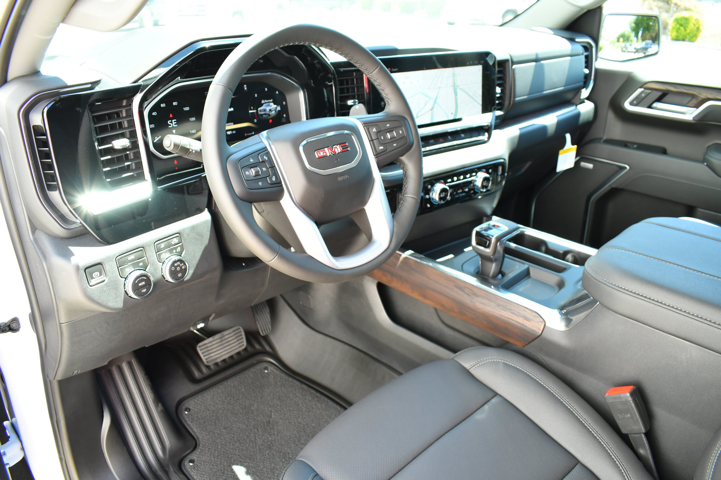 2026 GMC Sierra 1500 SLT - Photo 18
