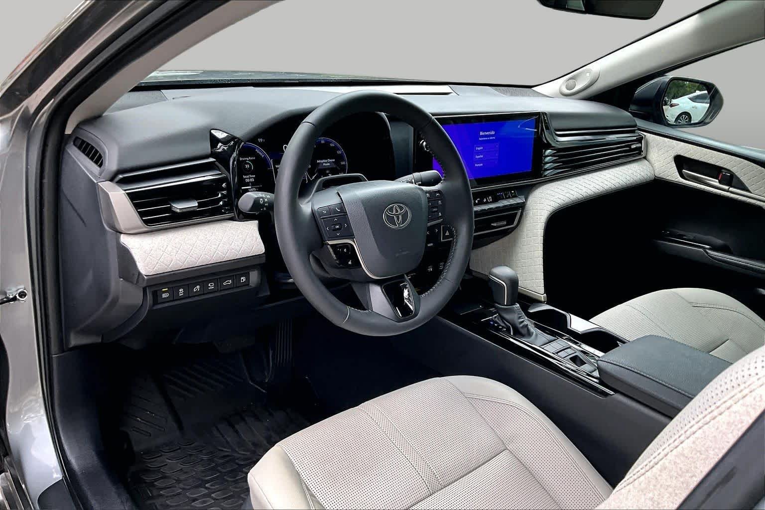 Used 2025 Heavy Metal Toyota XLE image 18