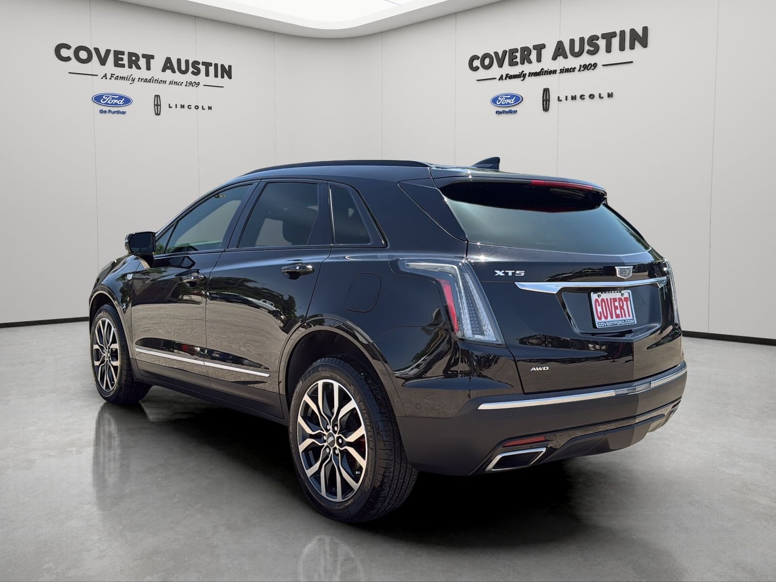 Used 2023 Black Cadillac Sport image 4