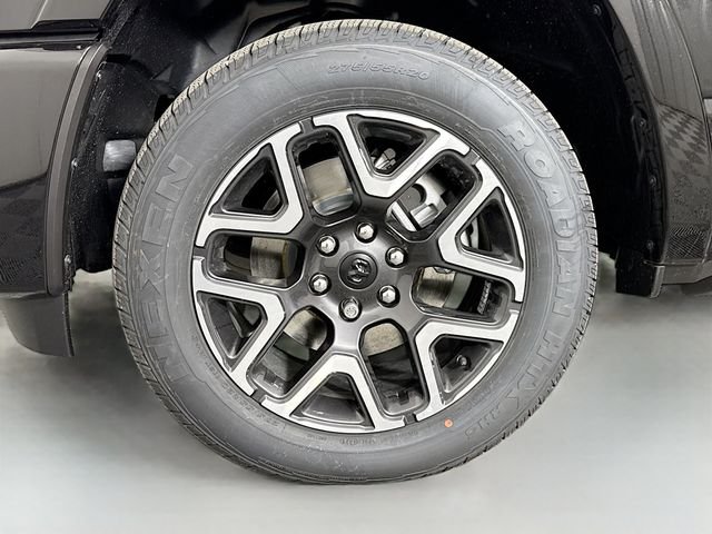 New 2026 Diamond Black Crystal Pearl-Coat Exterior Paint RAM Laramie image 32