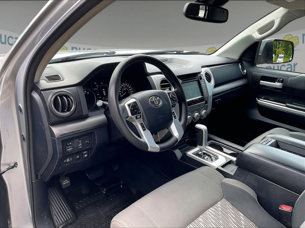 Used 2018 Silver Toyota SR5 image 8